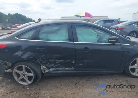 2014 Ford Focus Titanium from USA, damaged, VIN 1FADP3J22EL460562